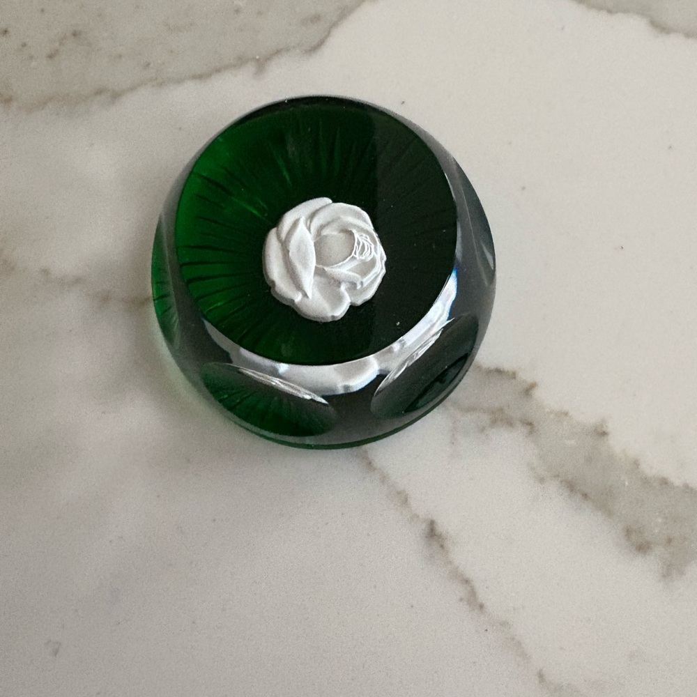 Limited edition Baccarat & Franklin Mint Green Glass Paperweight